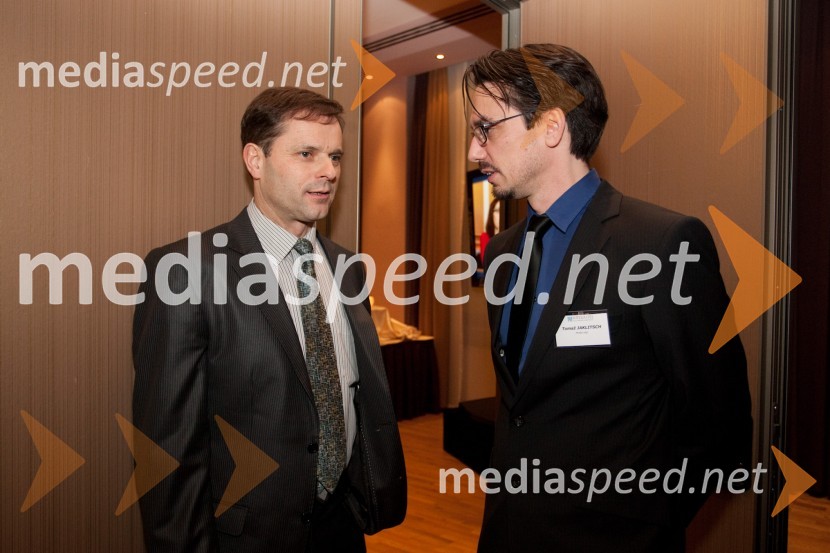 Udeleženci konferenceMreža Idej, okrogla miza Slovenija 2013: Priložnosti in izzivi