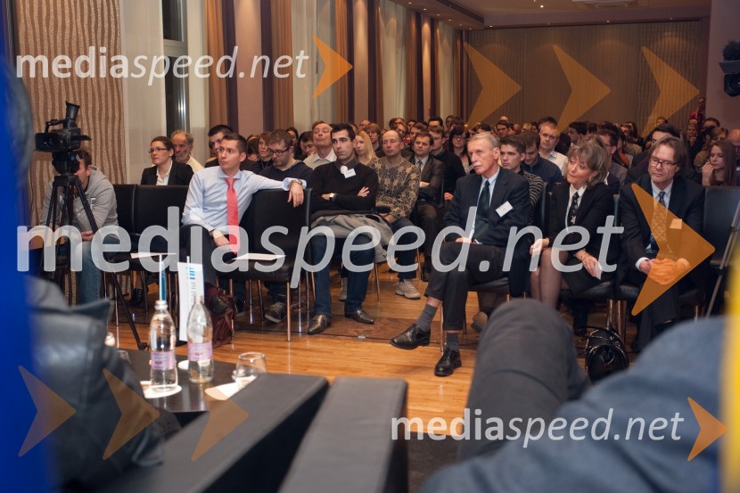 Udeleženci konferenceMreža Idej, okrogla miza Slovenija 2013: Priložnosti in izzivi