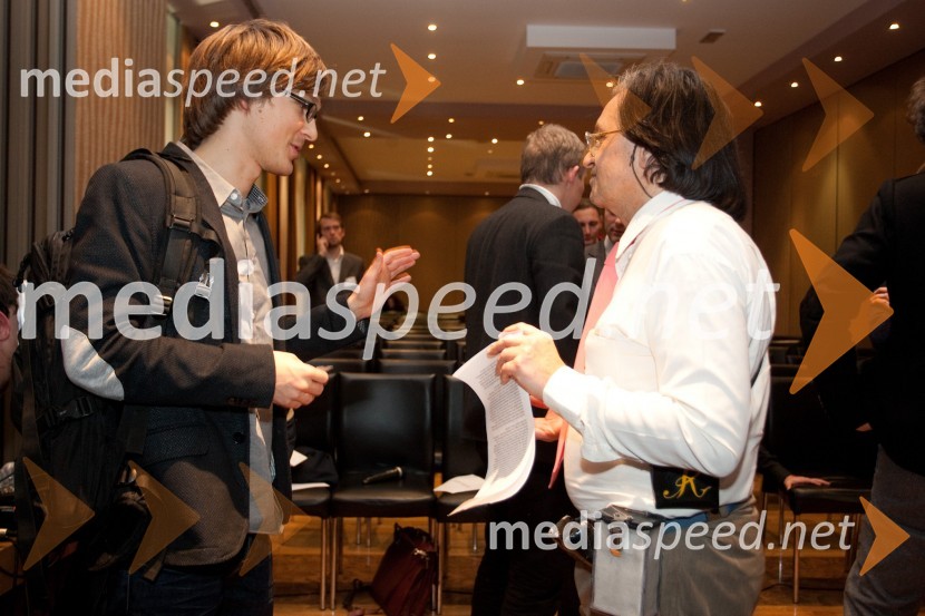 	Udeleženci konferenceMreža Idej, okrogla miza Slovenija 2013: Priložnosti in izzivi