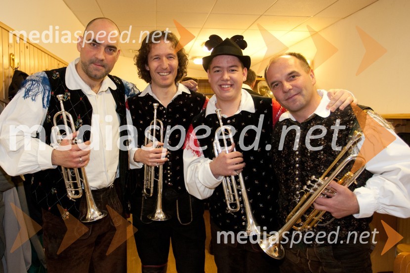 Matej Rihtar-Riki, trobentar;  	Damir Tkavc, trobentar; Blaž Turinek, trobentar; Niki Legat, trobentarVečer Franca Koširja pod Avsenikovo marelo