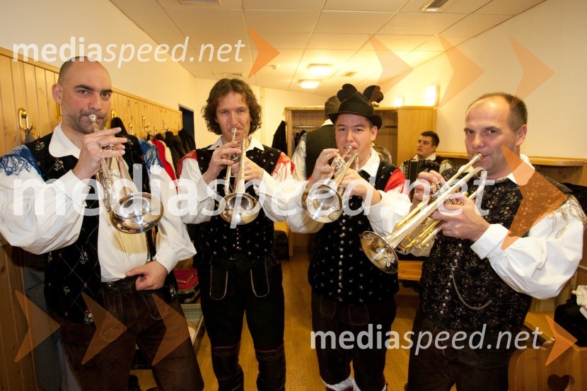 	Matej Rihtar-Riki, trobentar; Damir Tkavc, trobentar; Blaž Turinek, trobentar; Niki Legat, trobentarVečer Franca Koširja pod Avsenikovo marelo