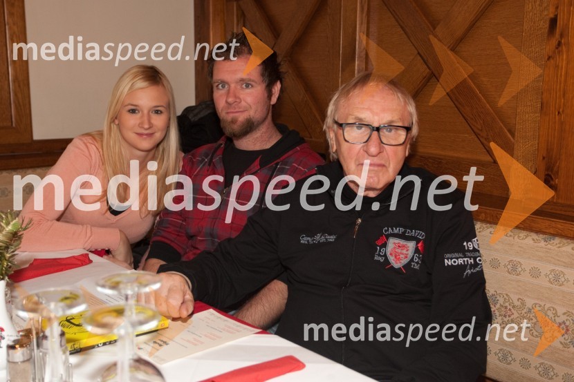 Karmen Pust, novinarka; Anže Furlan, fotograf; Tone Fornezzi Tof, novinarVečer Franca Koširja pod Avsenikovo marelo