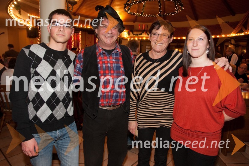 Urban Košir; Klemen Košir, sin Franca Koširja; Mojca Košir, hči Franca Koširja; Manca KoširVečer Franca Koširja pod Avsenikovo marelo