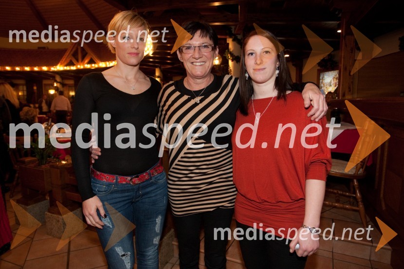 Katja Košir; Mojca Košir, hči Franca Koširja; Manca KoširVečer Franca Koširja pod Avsenikovo marelo