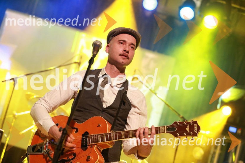 Robert Pikl, član skupine ManoucheBajaga i Instruktori ter Manouche, tradicionalni božični koncert