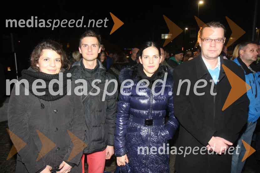 ...; ...; Astrid Bah, podžupanja MOM; Boštjan Viher, mestni svetnikOtvoritev krožišča na Titovi cesti v Mariboru in Fontane EPK 2012
