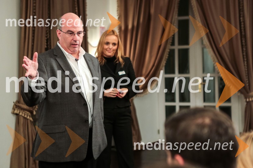 Jeff Hoffman, svetovalec Baracka Obame; mag. Ajša Vodnik, izvršna direktorica Ameriške gospodarske zbornice (AmCham)AmCham, srečanje in pogovor z Jeffom Hoffmanom, svetovalcem Baracka Obame