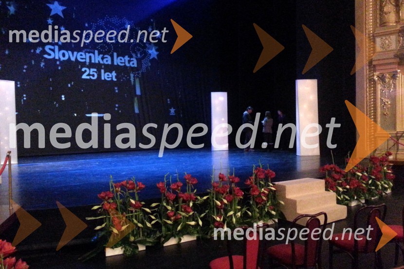 Oder pripravljen na razglasitev Slovenke leta 2012Slovenka leta 2012 je Urška Žolnir