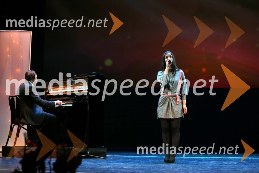 Gal Gjurin, glasbenik; Severa Gjurin, pevkaSlovenka leta 2012 je Urška Žolnir