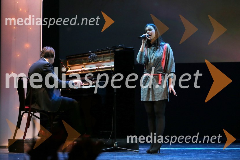 Gal Gjurin, glasbenik; Severa Gjurin, pevkaSlovenka leta 2012 je Urška Žolnir