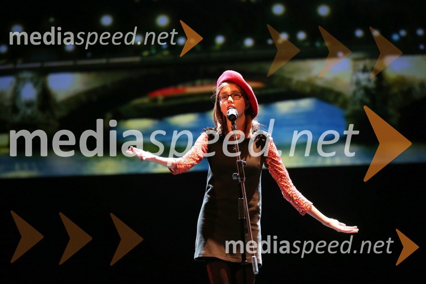 Petruša Golja, pevkaSlovenka leta 2012 je Urška Žolnir