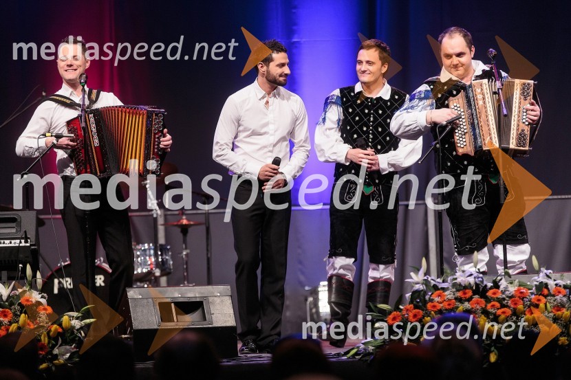 Matjaž Končan, skupina Čuki; Jernej Tozon, skupina Čuki; Blaž Švab, član skupine Modrijani; Rok Švab, član skupine ModrijaniKoncert ob 60 letnici delovanja ansambla Avsenik