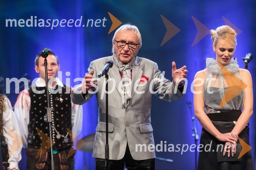 Tone Fornezzi Tof, novinar; Pia Pustovrh, voditeljicaKoncert ob 60 letnici delovanja ansambla Avsenik