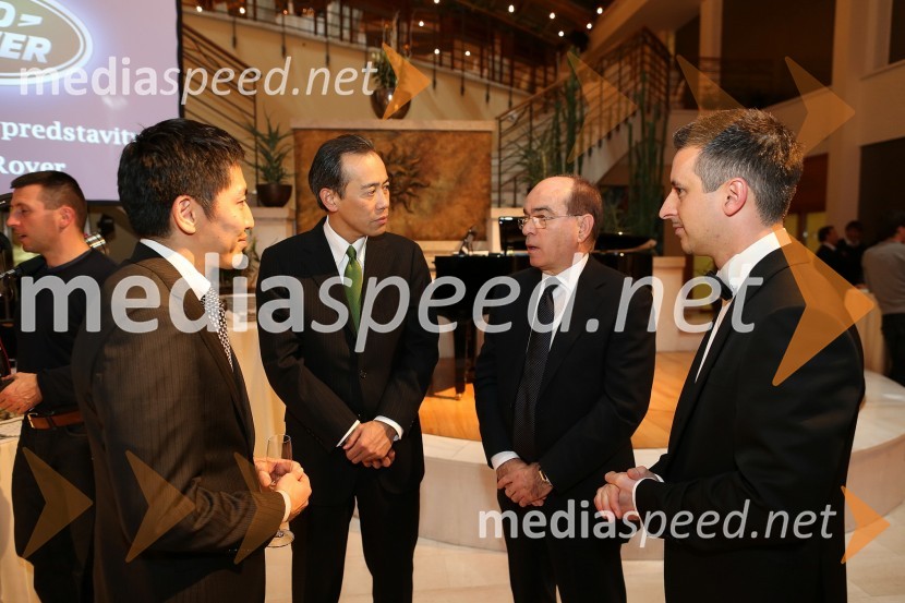 ...; Hiroshi Nakagawa, izvršni direktor Summit Avto; Marino Antolovič, glavni izvršni direktor LifeClass hotelov; Janez Jager, izvršni direktor za področje trženja in prodaje LifeClassSummit avto, predstavitev novega avtomobila Range Rover