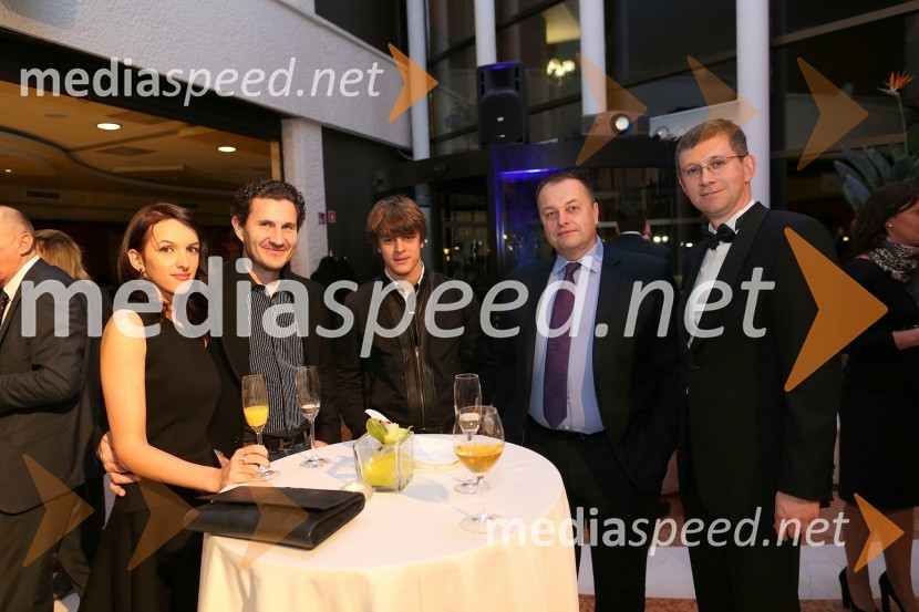 Robert Kupec, Jelovica; spremljevalka Melanija; Mark Trnovec; Robert Trnovec, predsednik uprave podjetja S&T Slovenija; Martin Logar, direktor družbe Summit avtoSummit avto, predstavitev novega avtomobila Range Rover