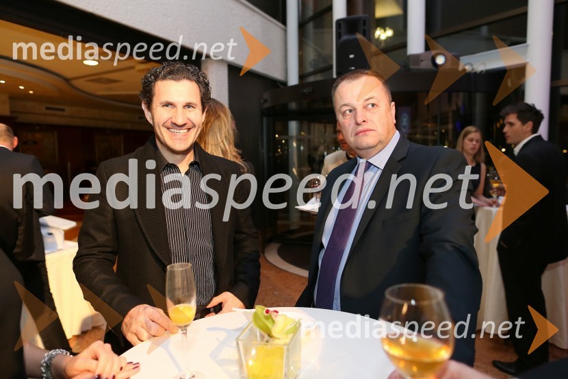 Robert Kupec, Jelovica; Robert Trnovec, predsednik uprave podjetja S&T SlovenijaSummit avto, predstavitev novega avtomobila Range Rover
