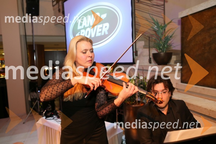 	Oksana Pečeny, violinistkaSummit avto, predstavitev novega avtomobila Range Rover