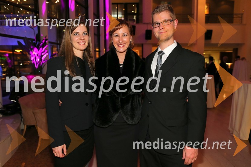 Lea Mlečnik, Vipavska vinska kraljica 2011; Maja Križmančič, izvršna direktorica za hotelsko operativo LifeClass; Klemen MlečnikSummit avto, predstavitev novega avtomobila Range Rover