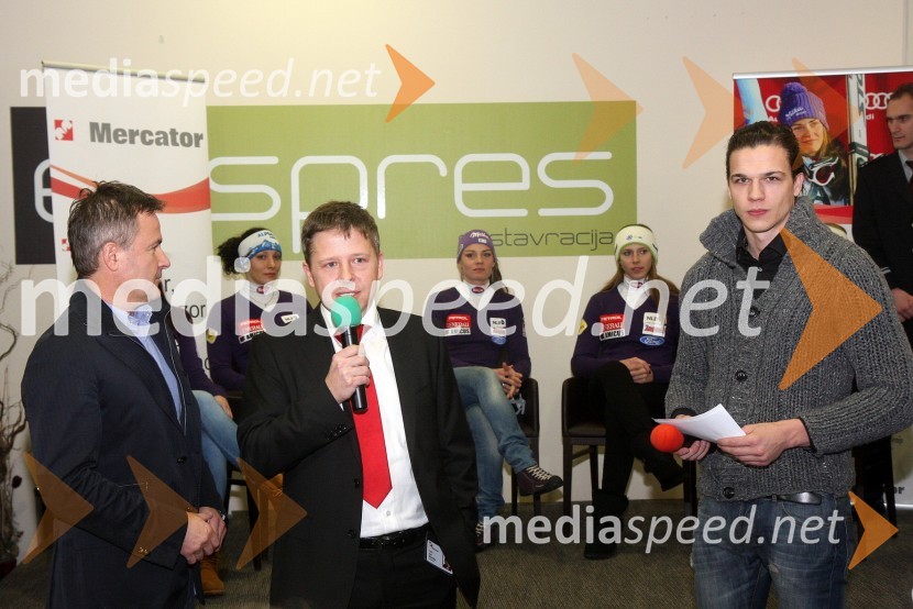 Primož Ulaga, direktor Smučarske zveze Slovenije; Igor Maroša, član uprave Mercator d.d.; ...Druženje s Tino Maze in predstavitev srebrnika z njeno podobo