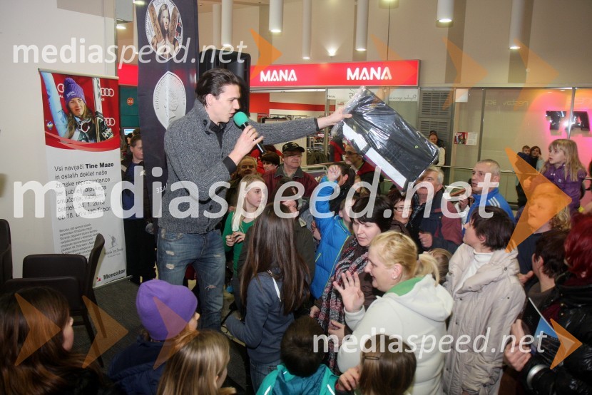 	Jan Ternjak, maneken, novinar;  obiskovalciDruženje s Tino Maze in predstavitev srebrnika z njeno podobo