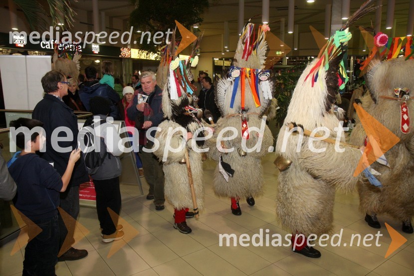 Obiskovalci; kurentiDruženje s Tino Maze in predstavitev srebrnika z njeno podobo