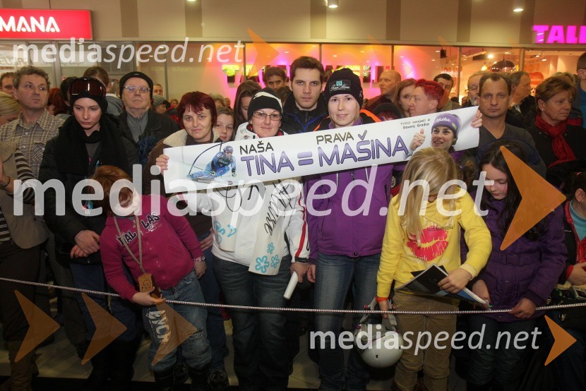 ObiskovalciDruženje s Tino Maze in predstavitev srebrnika z njeno podobo