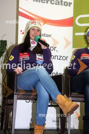 Ula Hafner, smučarkaDruženje s Tino Maze in predstavitev srebrnika z njeno podobo