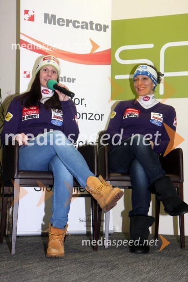 Ula Hafner, smučarka; Ilka Štuhec, smučarkaDruženje s Tino Maze in predstavitev srebrnika z njeno podobo