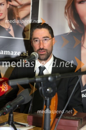 	Orlando Lorenzana, direktor prodaje Coin Invest TrustDruženje s Tino Maze in predstavitev srebrnika z njeno podobo