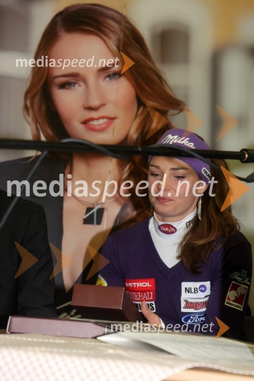 Tina Maze, smučarkaDruženje s Tino Maze in predstavitev srebrnika z njeno podobo