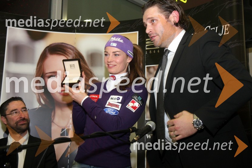 Tina Maze, smučarka; Jure Cekuta, vodja marketinga Zlatarne CeljeDruženje s Tino Maze in predstavitev srebrnika z njeno podobo