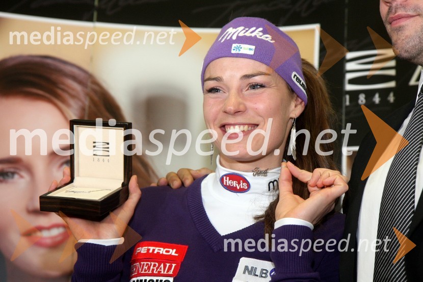 Tina Maze, smučarkaDruženje s Tino Maze in predstavitev srebrnika z njeno podobo
