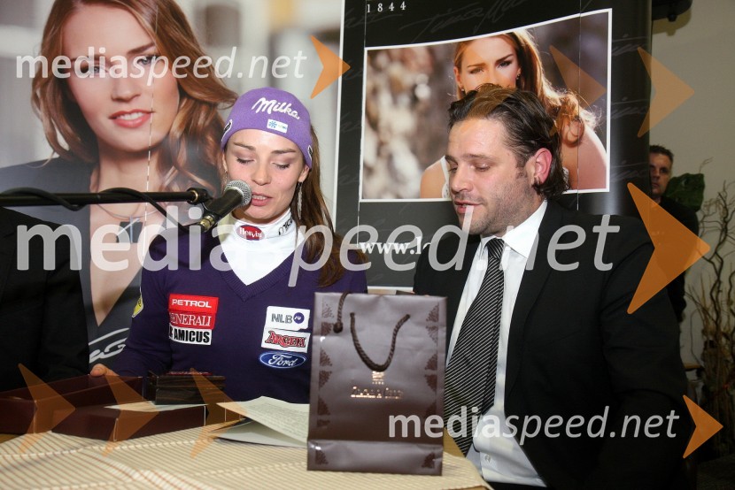 Tina Maze, smučarka; Jure Cekuta, vodja marketinga Zlatarne CeljeDruženje s Tino Maze in predstavitev srebrnika z njeno podobo