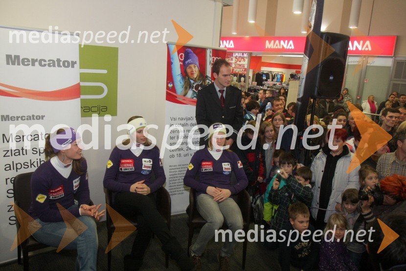 Tina Maze, smučarka; Ana Bucik, smučarka; Ana Drev, smučarka; obiskovalciDruženje s Tino Maze in predstavitev srebrnika z njeno podobo