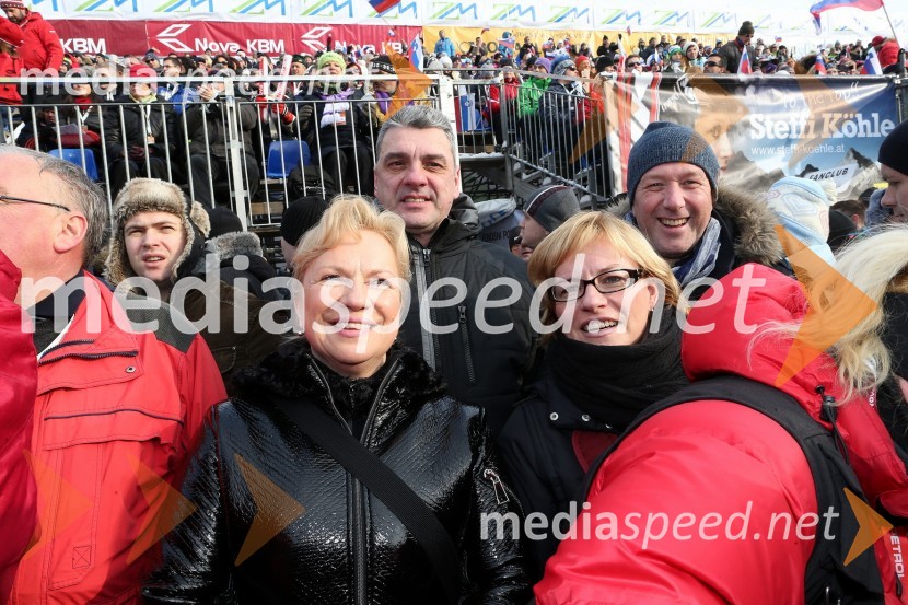 Sabrina Pečelin, vodja odnosov z javnostmi pri Porsche Slovenija d.o.o.; njen življenjski sopotnik Aleš Radelj, Petja Šegatin, GZS in Aleksander Šegatin49. Zlata lisica, veleslalom in druženje v VIP prostoru