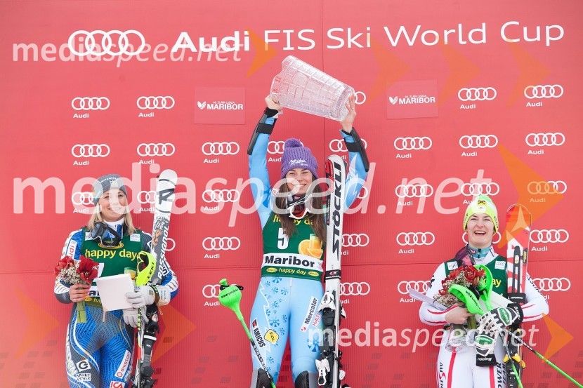 Frida Hansdotter, smučarka (Švedska); Tina Maze, smučarka (SLO); Kathrin Zettel, smučarka (Avstrija)49. Zlata lisica 2012, slalom in druženje v VIP prostoru
