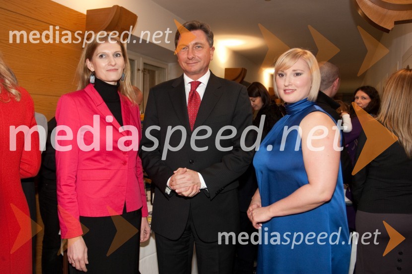 Mateja Komel Snoj, ravnateljica NUKa; Borut Pahor, predsednik Republike Slovenije; Helena Ajdnik, voditeljicaLook at me, otvoritev razstave