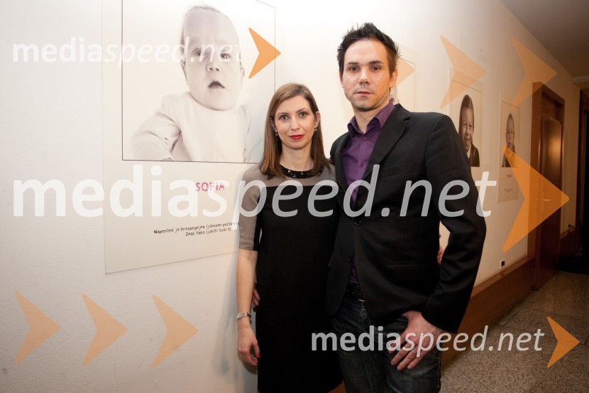 	Petra Greiner;  Sašo GreinerLook at me, otvoritev razstave