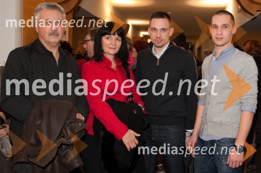 Tomi Gomolj; Alenka Gomolj; Alen Gomolj, Rene Gomolj, fotografLook at me, otvoritev razstave