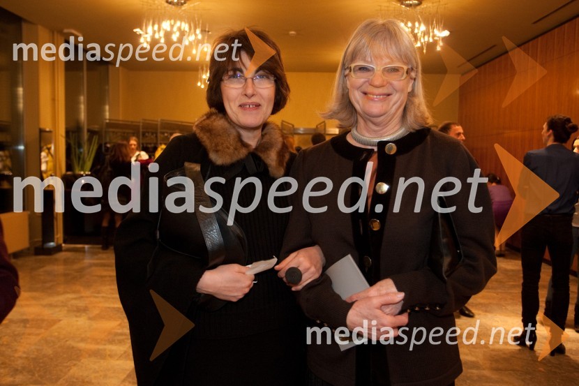 Ljubica Suna Čehovin, oblikovalka; Nataša Kelhar, glasbena menedžerkaKomedija z ženskami, premiera v MGL