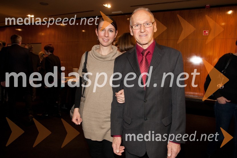 Komedija z ženskami, premiera v MGL