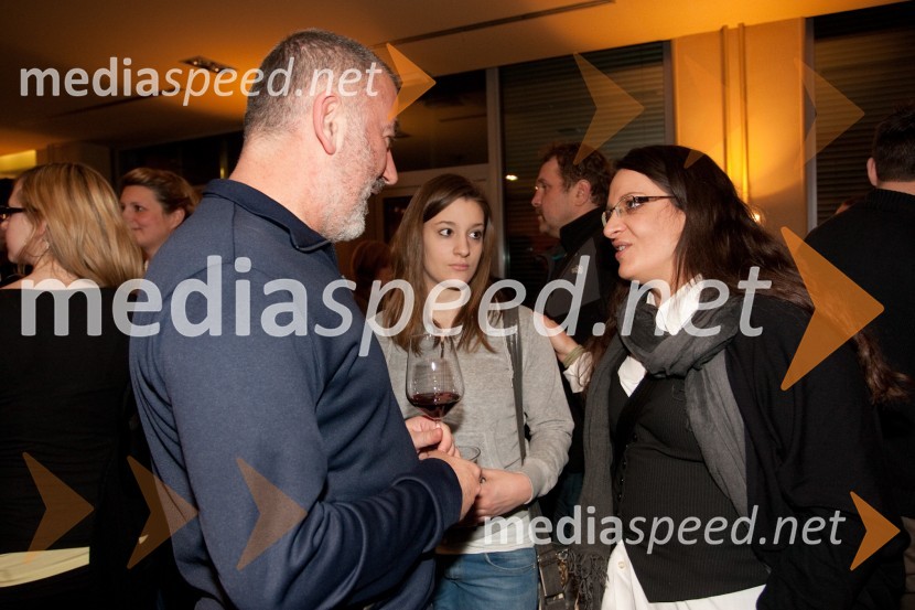 Komedija z ženskami, premiera v MGL