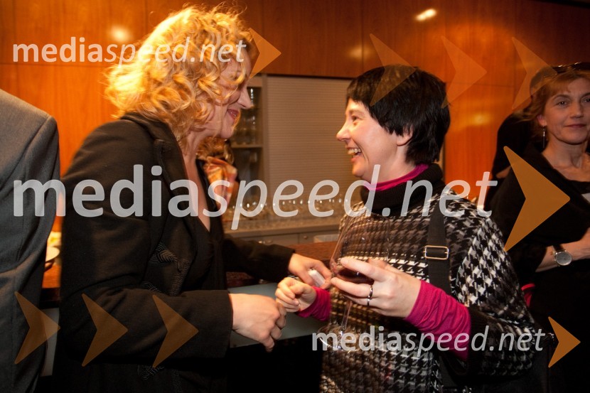 Karin Komljanec, igralka;  Nina Peče Grilc, direktorica KinodvoraKomedija z ženskami, premiera v MGL