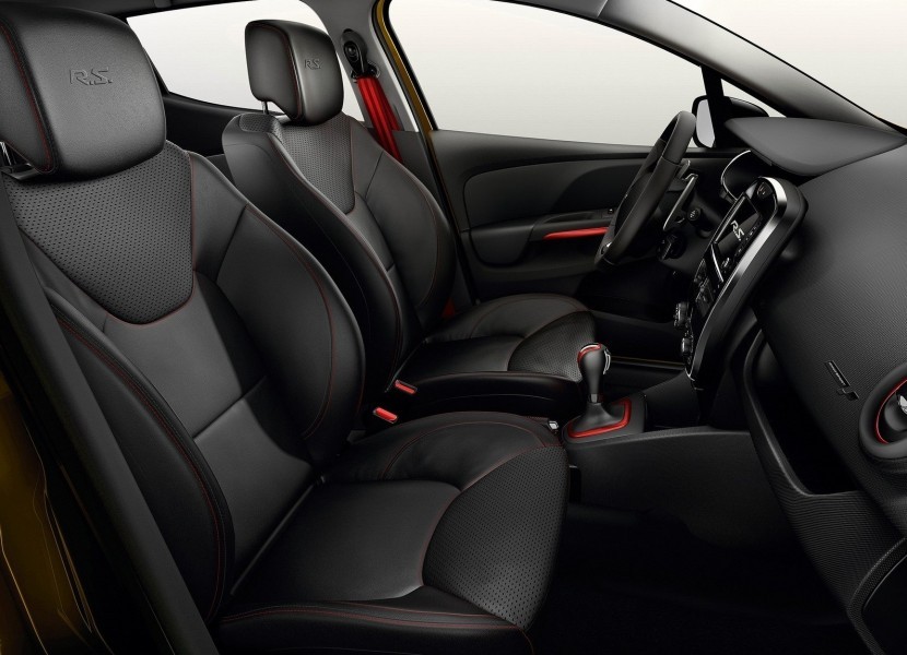 Novi Renault Clio R.S. 200 EDC, športna notranjostNovi Renault Clio R.S. 200 EDC