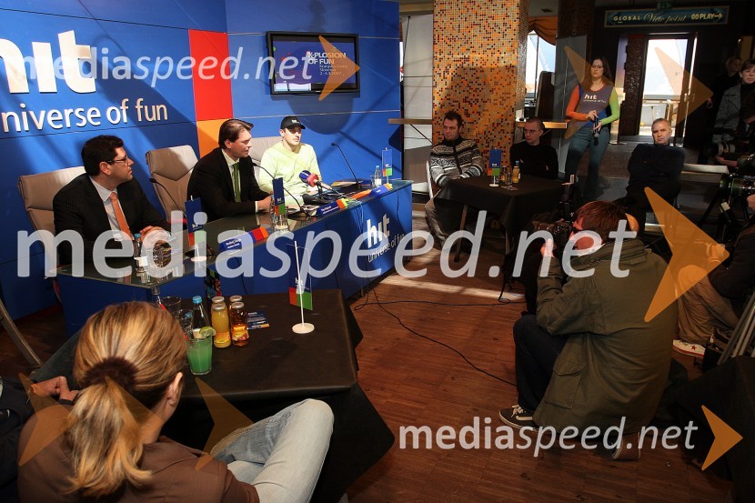 Andrej Sluga, direktor marketinga Hit d.d., Tilen Majnardi, vodja korporativnega komuniciranja Hit d.d. in Jure Košir, nekdanji smučarPredstavitev Ski legends, tiskovna konferenca