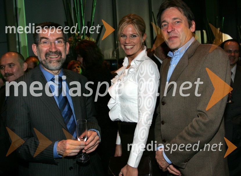 Dr. Jure Zupan, minister za znanost, visoko šolstvo in tehnologijo, Nina Orel, vodja odnosov z javnostmi na Ministrstvu za kulturo in Vasko Simoniti, minister za kulturoPredsedniški sprejem za novinarje