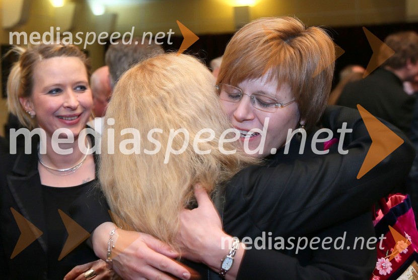 Mag. Tina Kosi, upravnica SLG Celje;&nbsp;Tina Mahkota, prevajalkaNajvečji frajer zahodnega sveta, premiera SLG Celje