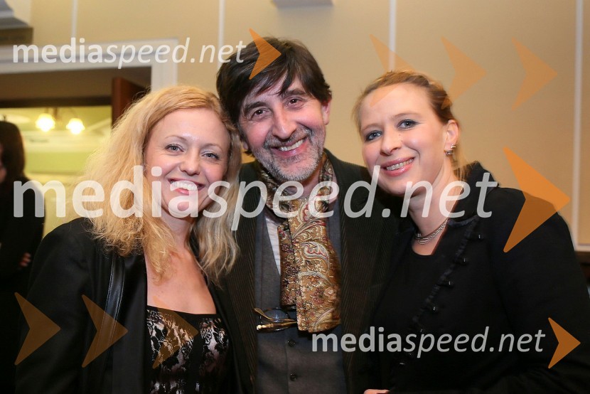 Mag. Tina Kosi, upravnica SLG Celje;&nbsp;Leo Kulaš, kostumograf;&nbsp;Tatjana Doma, dramaturginja SLG CeljeNajvečji frajer zahodnega sveta, premiera SLG Celje