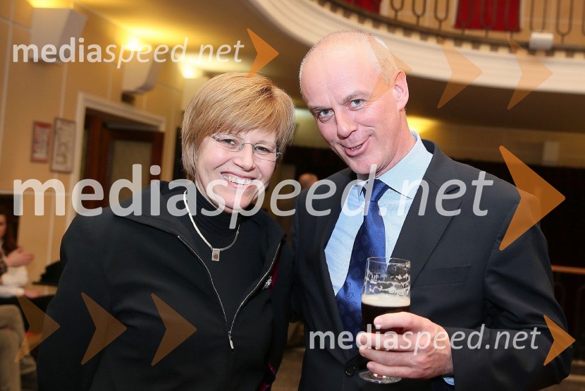 Tina Mahkota, prevajalka;&nbsp;Zdenko Podlesnik, direktor CBH d.o.o.Največji frajer zahodnega sveta, premiera SLG Celje