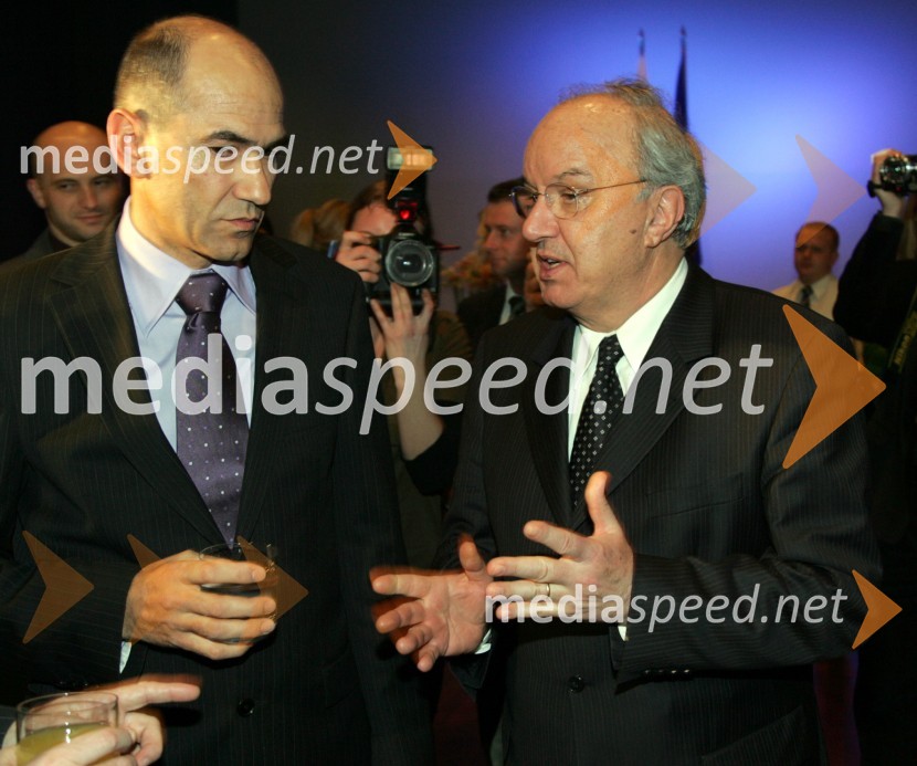 Janez Janša, predsednik Vlade Republike Slovenije in Andrej Bajuk, minister za financePredsedniški sprejem za novinarje